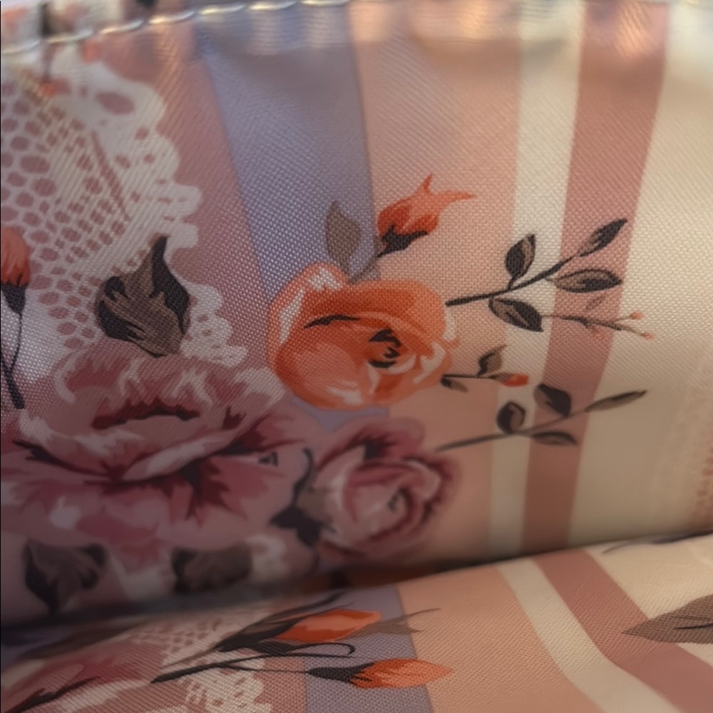 Patricia Bonaldi for Mary Kay Pouch White Pouch - Picture 3 of 5